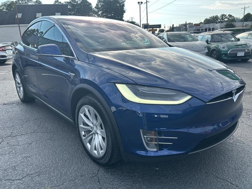 2019 Tesla Model X view 4