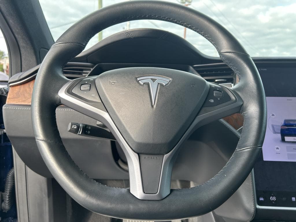 2019 Tesla Model X view 7