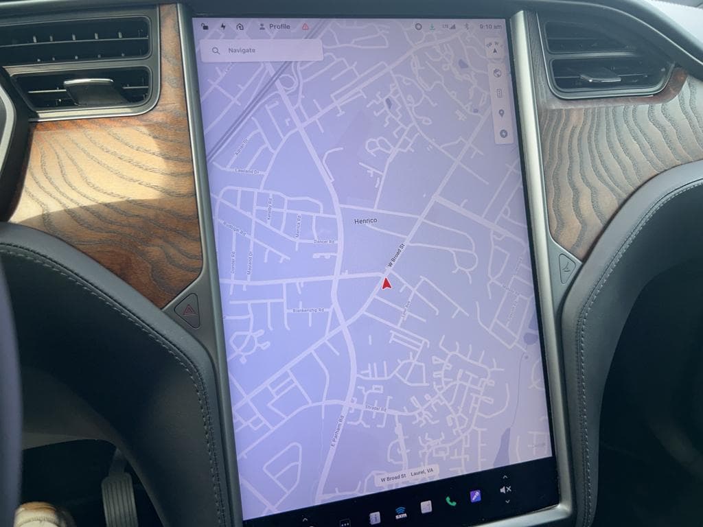 2019 Tesla Model X view 9