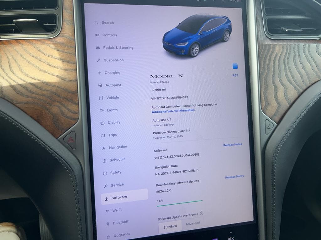 2019 Tesla Model X view 8