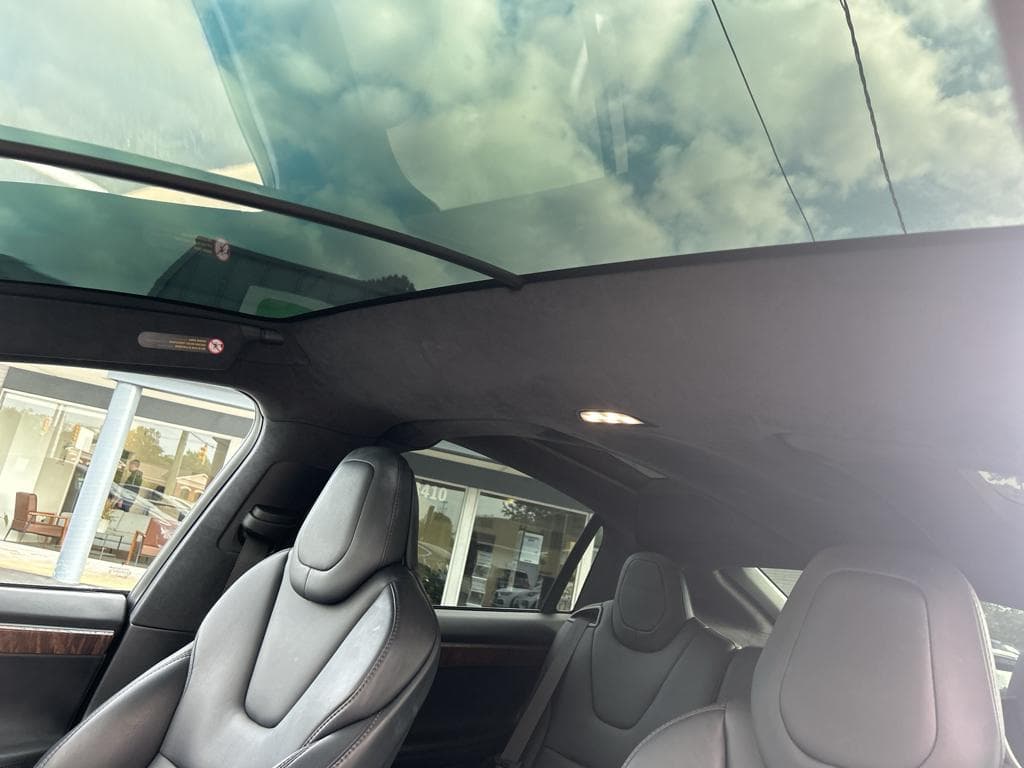 2019 Tesla Model X view 16