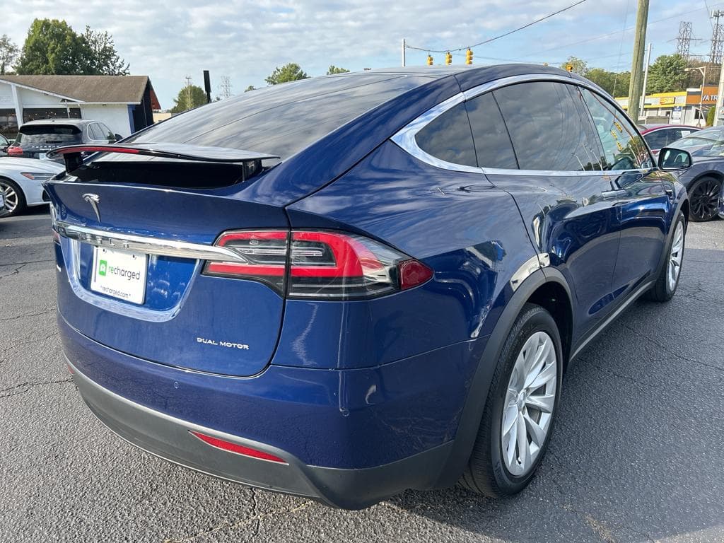 2019 Tesla Model X view 3