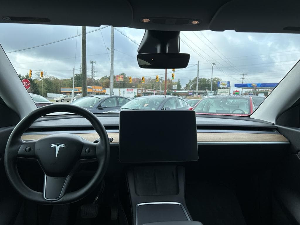 2021 Tesla Model Y view 13