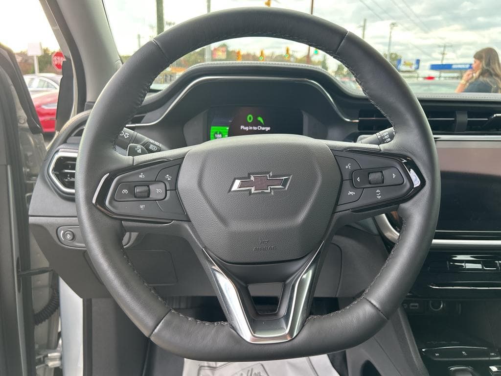 2023 Chevrolet Bolt EUV view 8