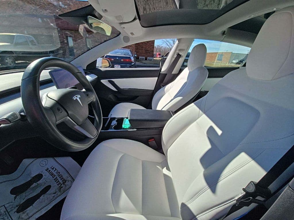 2019 Tesla Model 3 view 5