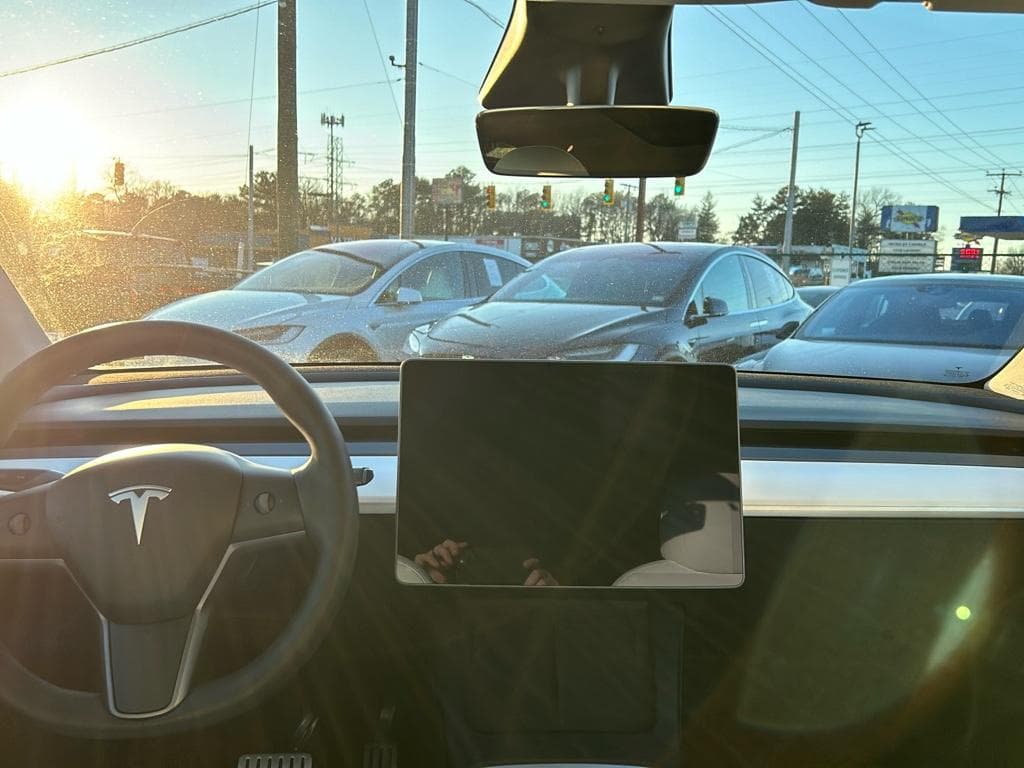 2021 Tesla Model Y view 21