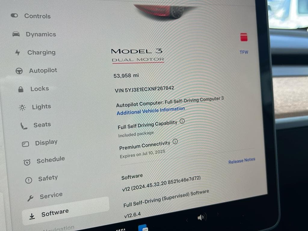 2022 Tesla Model 3 view 9