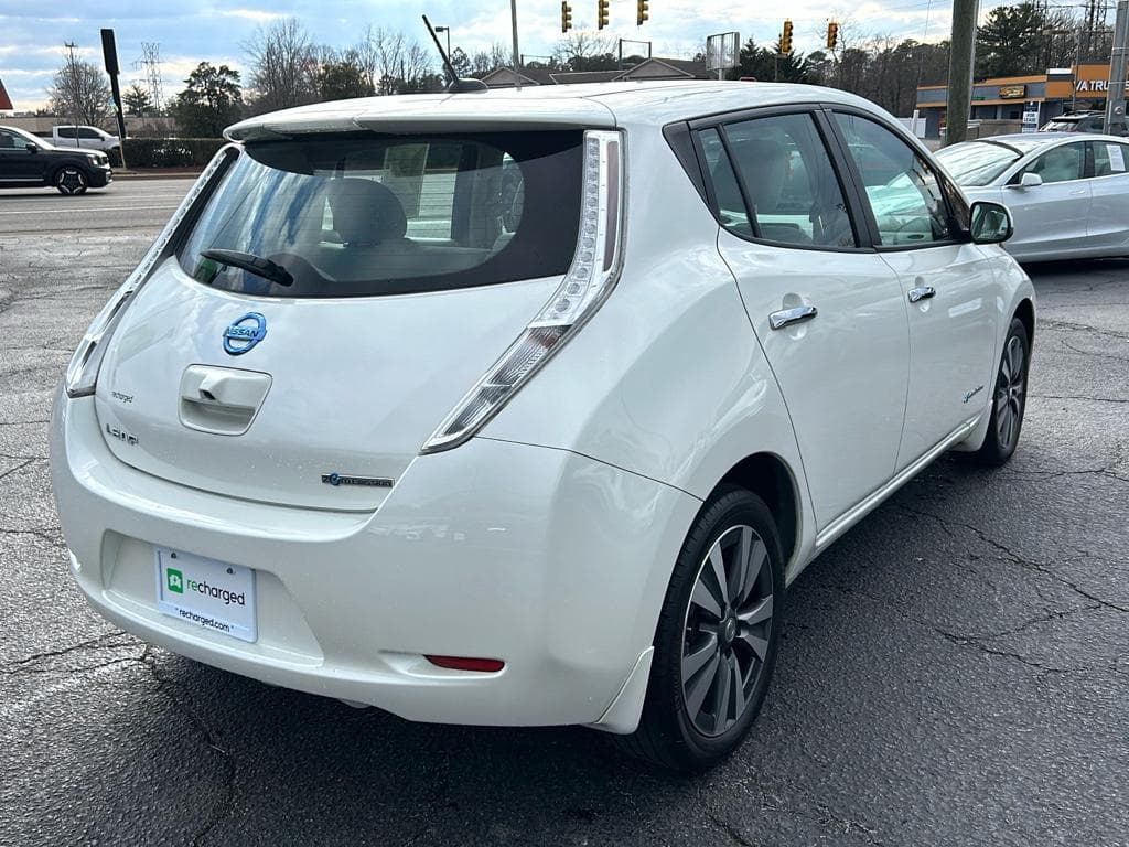 2015 Nissan LEAF view 3