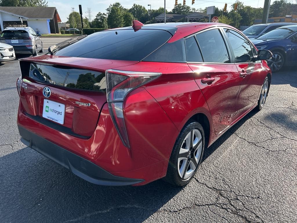 2017 Toyota Prius view 3