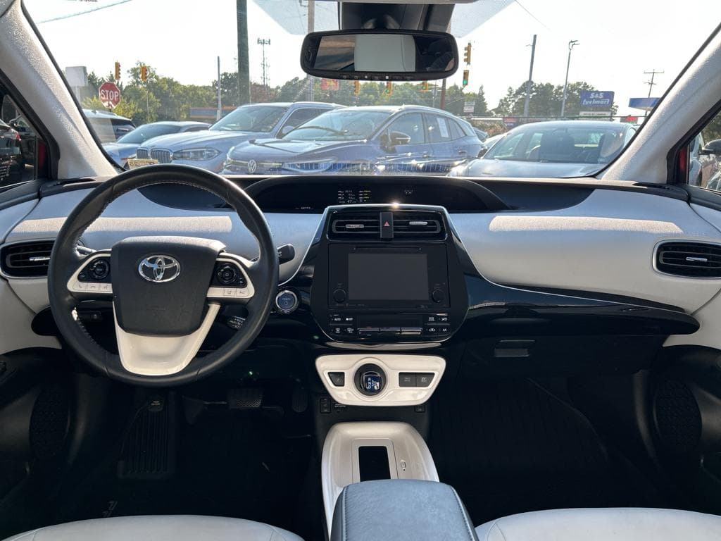 2017 Toyota Prius view 12