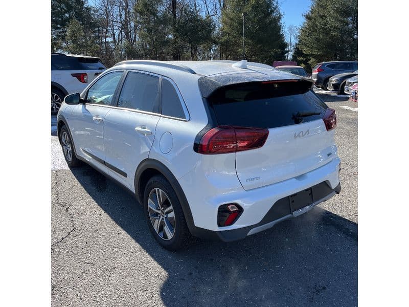 2022 Kia Niro PHEV view 6