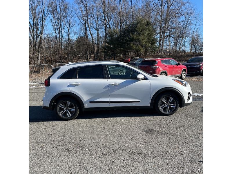 2022 Kia Niro PHEV view 9