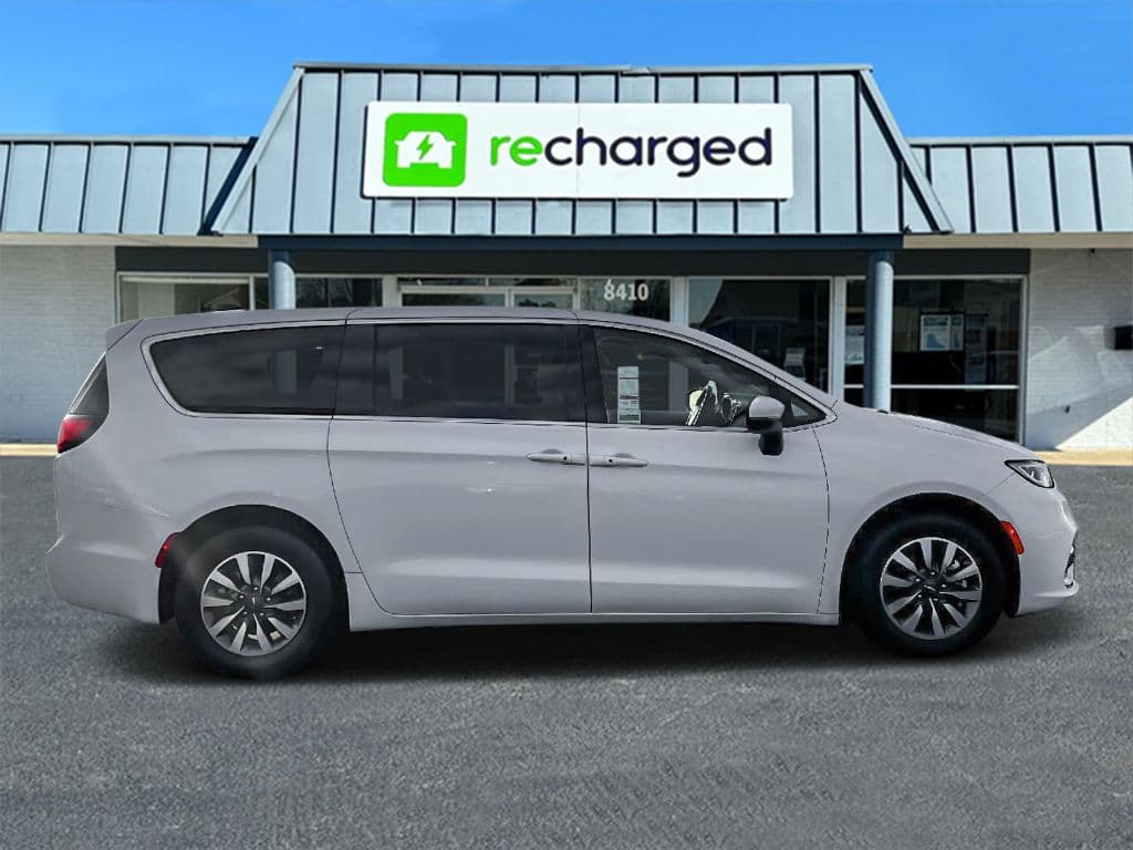 2023 Chrysler Pacifica view 7