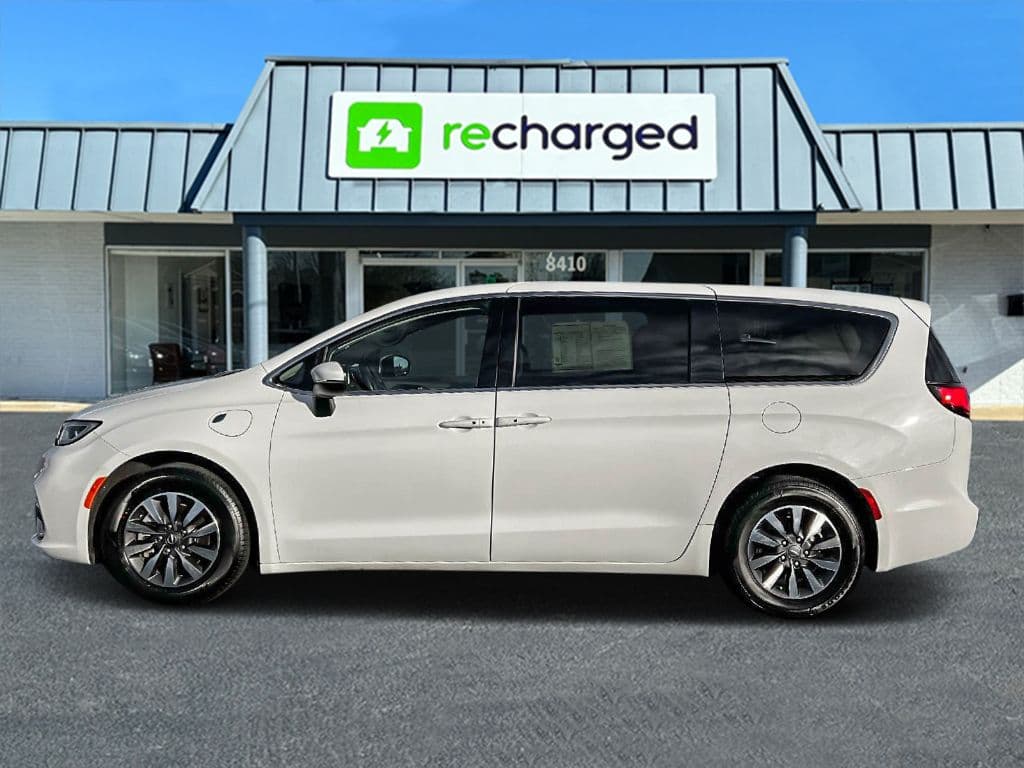 2023 Chrysler Pacifica view 8