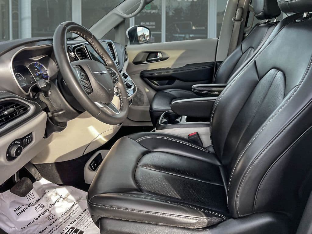 2023 Chrysler Pacifica view 13