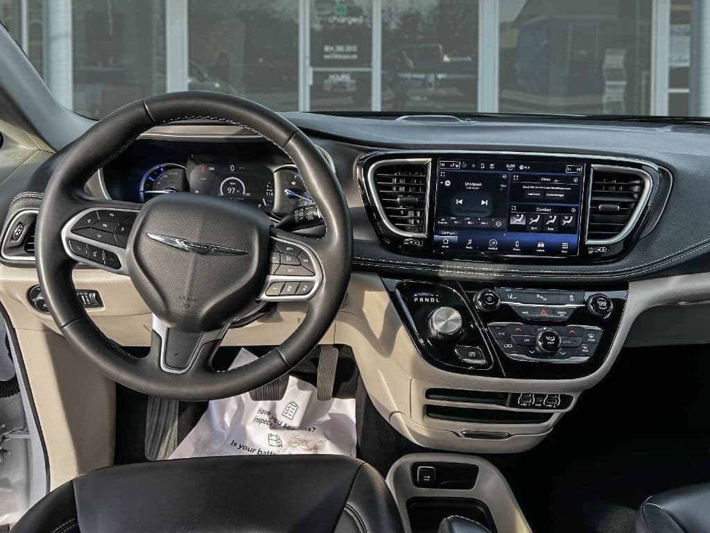 2023 Chrysler Pacifica view 15