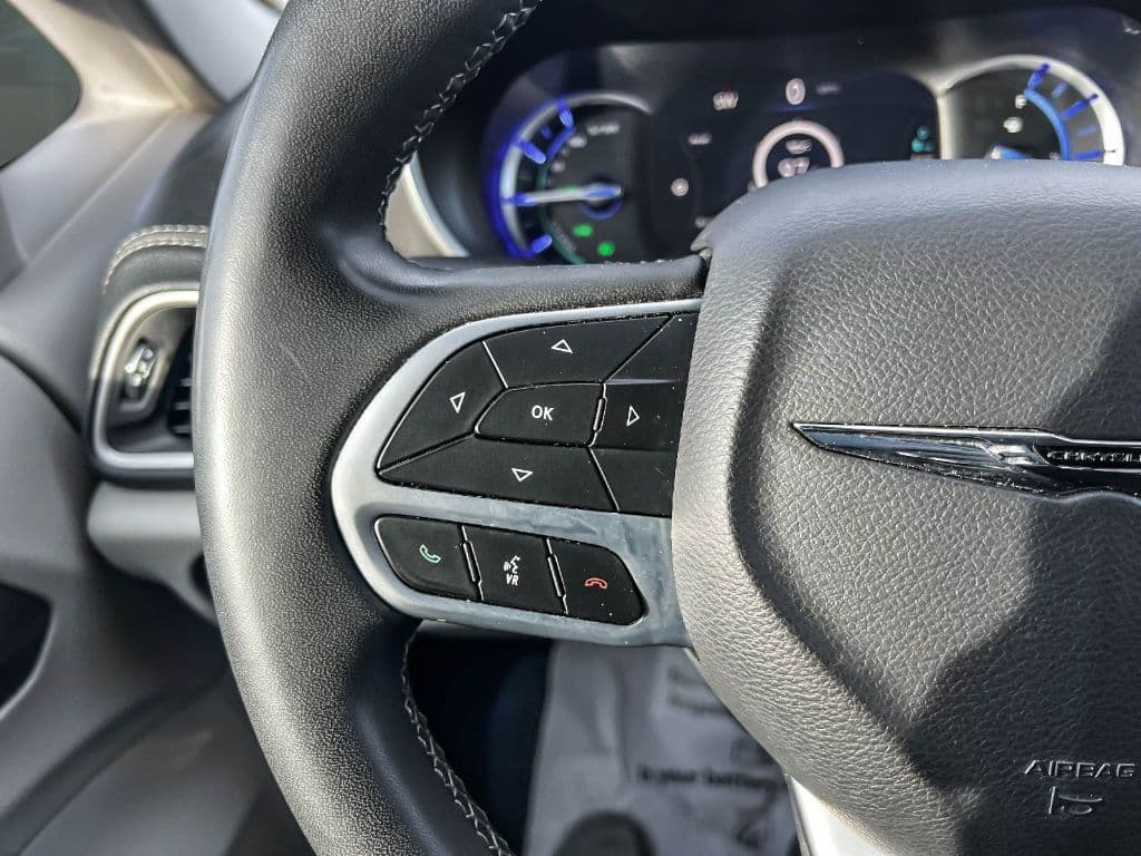 2023 Chrysler Pacifica view 17