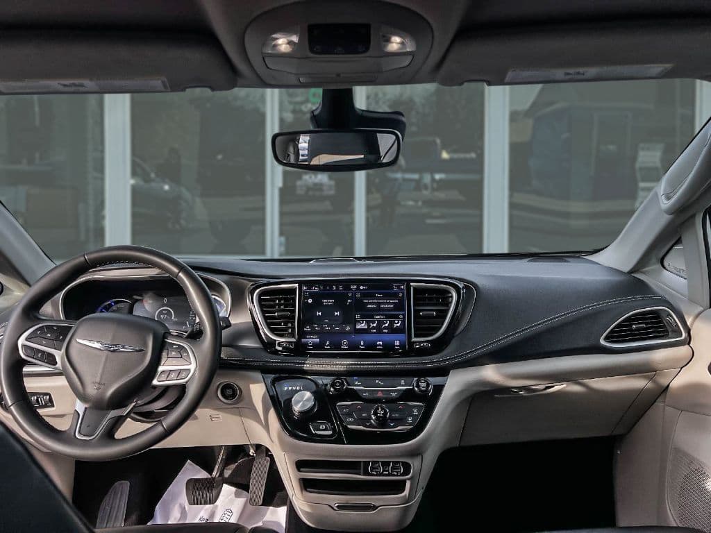 2023 Chrysler Pacifica view 20