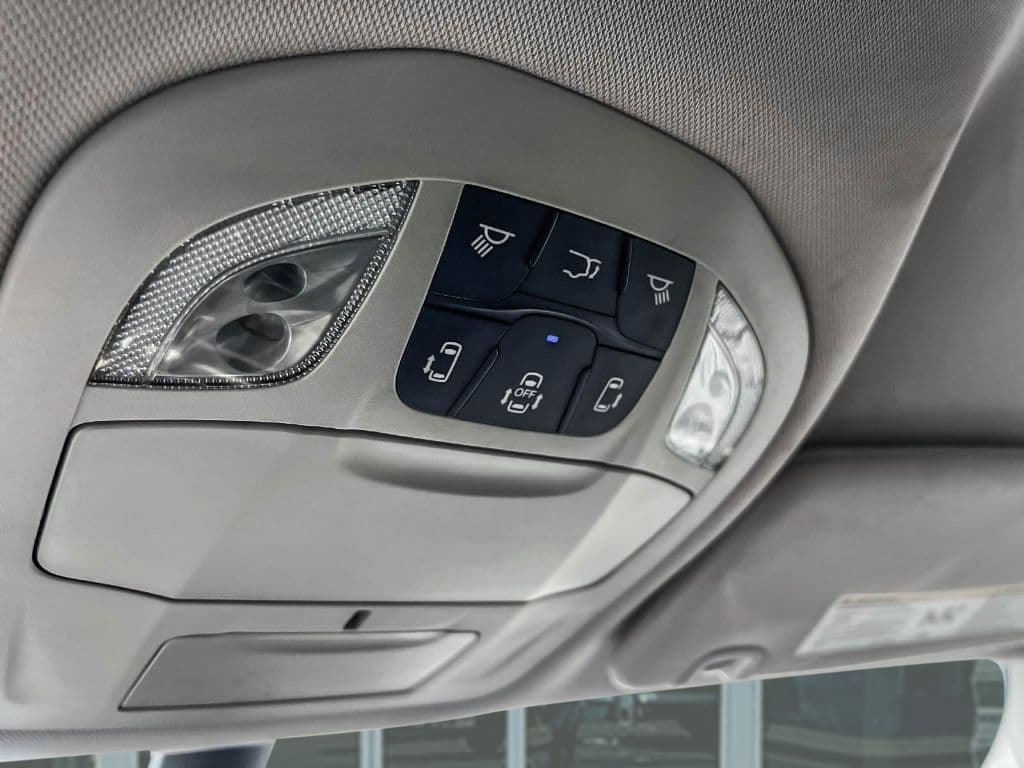 2023 Chrysler Pacifica view 21