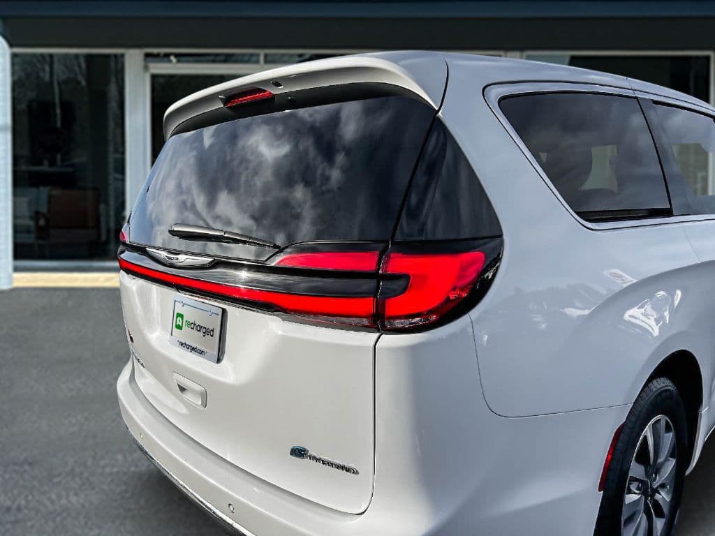 2023 Chrysler Pacifica view 34