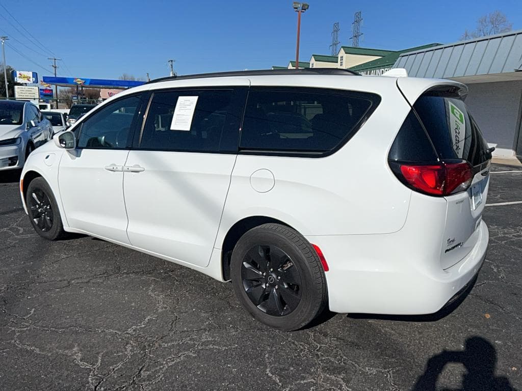 2019 Chrysler Pacifica view 2