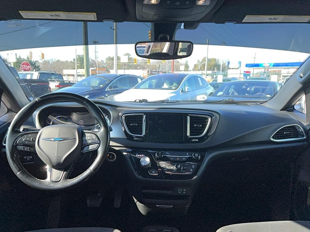 2019 Chrysler Pacifica view 13