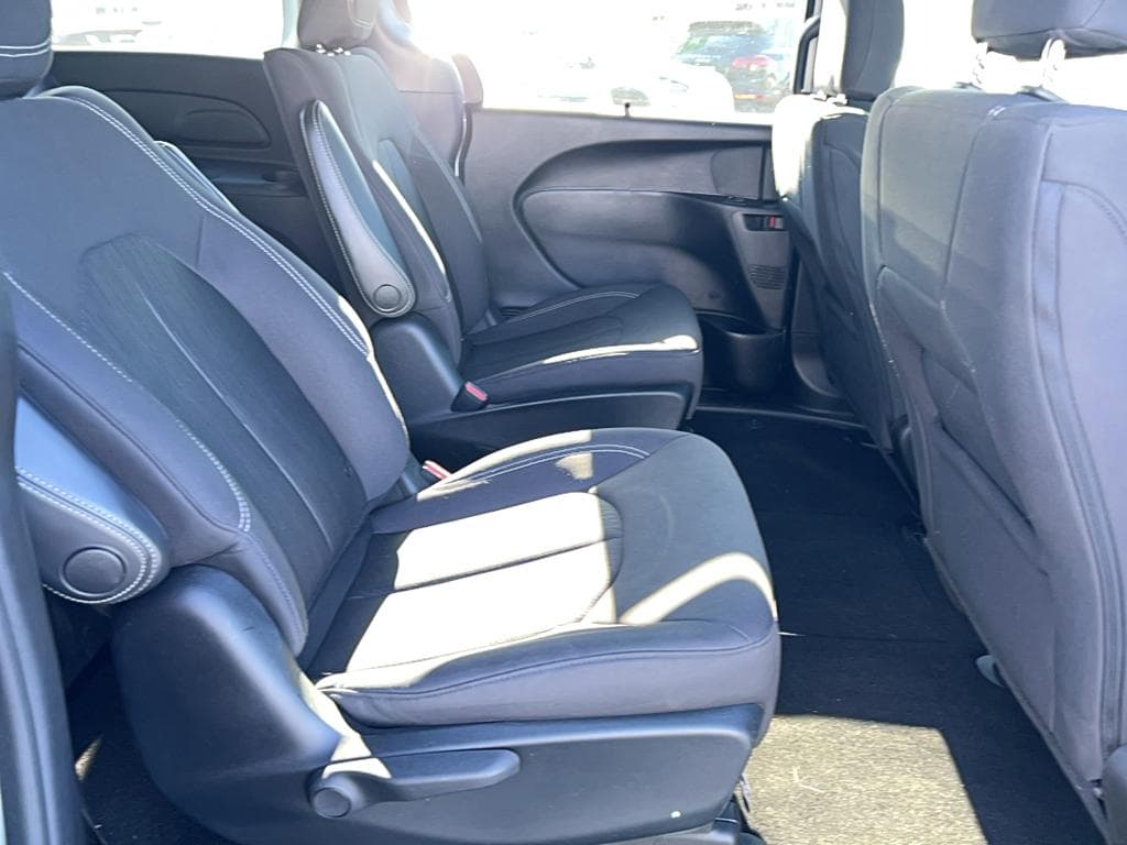 2019 Chrysler Pacifica view 17