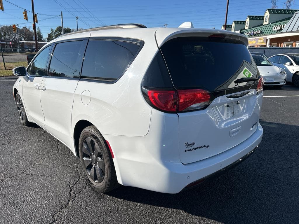 2019 Chrysler Pacifica view 2