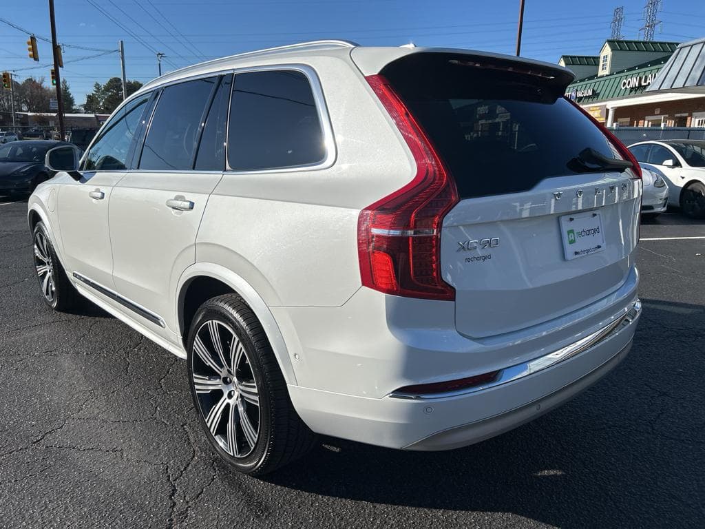 2022 Volvo XC90 view 2