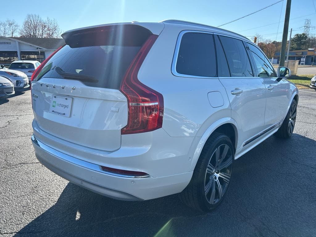 2022 Volvo XC90 view 3