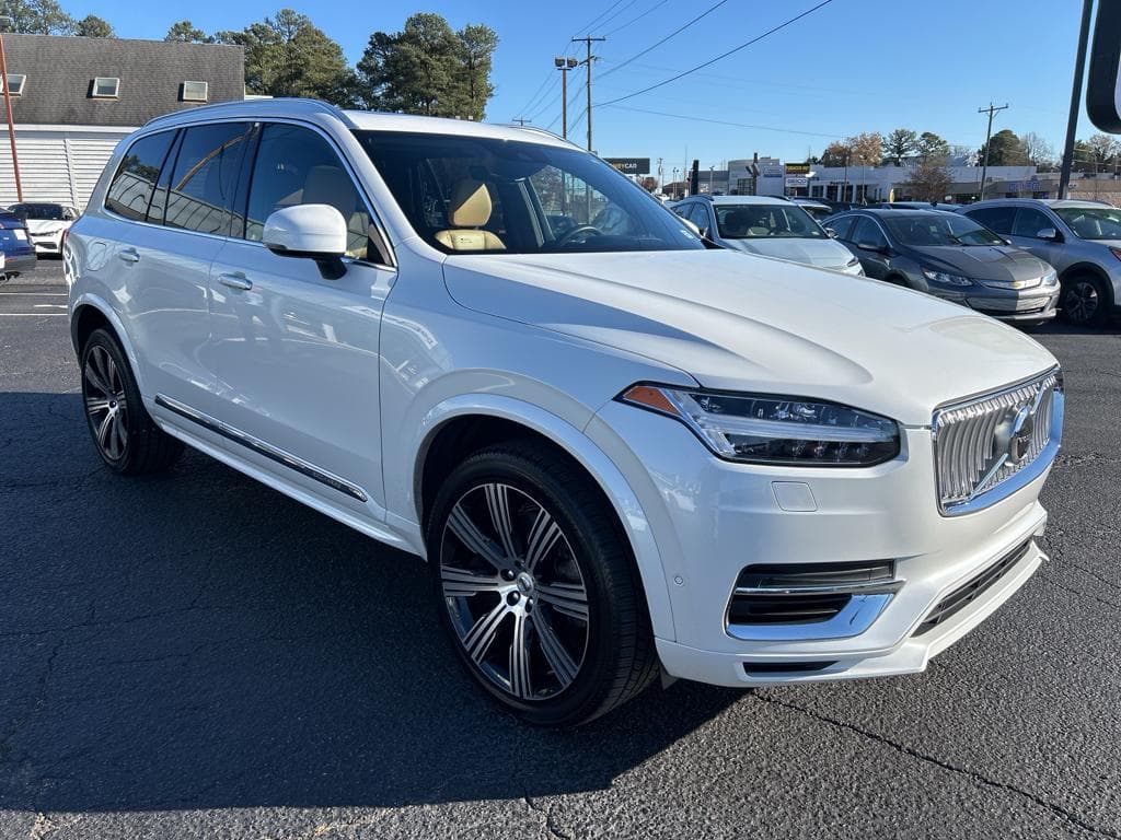 2022 Volvo XC90 view 4