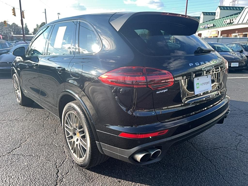 2018 Porsche Cayenne view 2