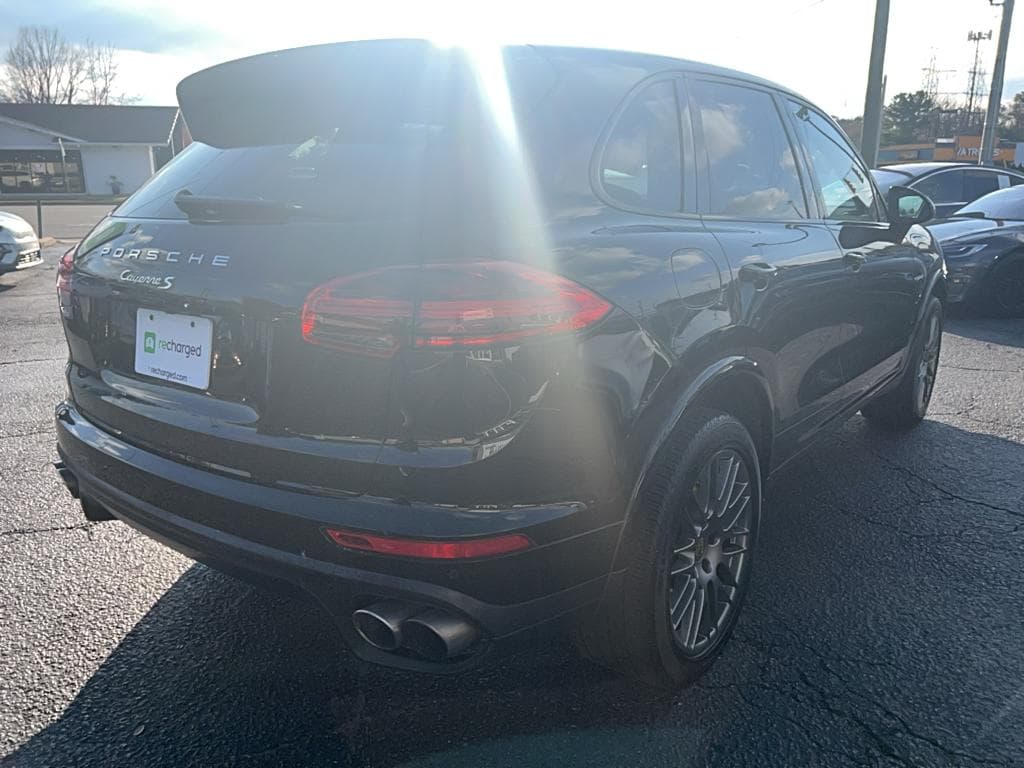 2018 Porsche Cayenne view 3