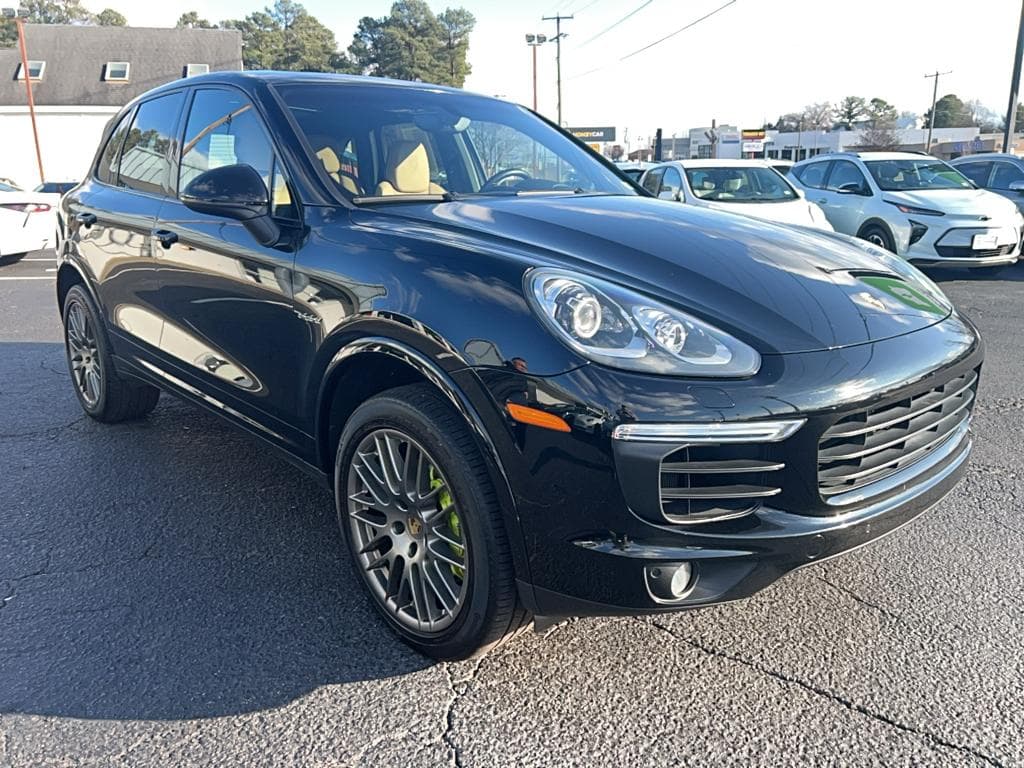 2018 Porsche Cayenne view 4