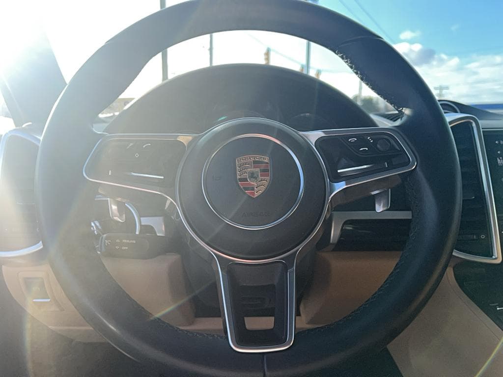 2018 Porsche Cayenne view 8