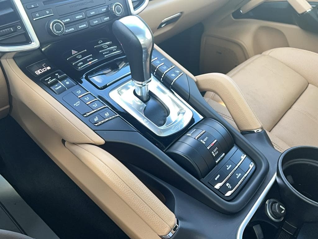 2018 Porsche Cayenne view 14