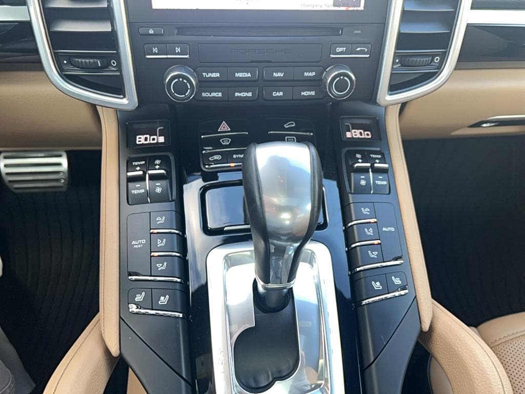 2018 Porsche Cayenne view 12