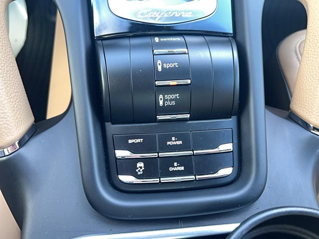 2018 Porsche Cayenne view 13