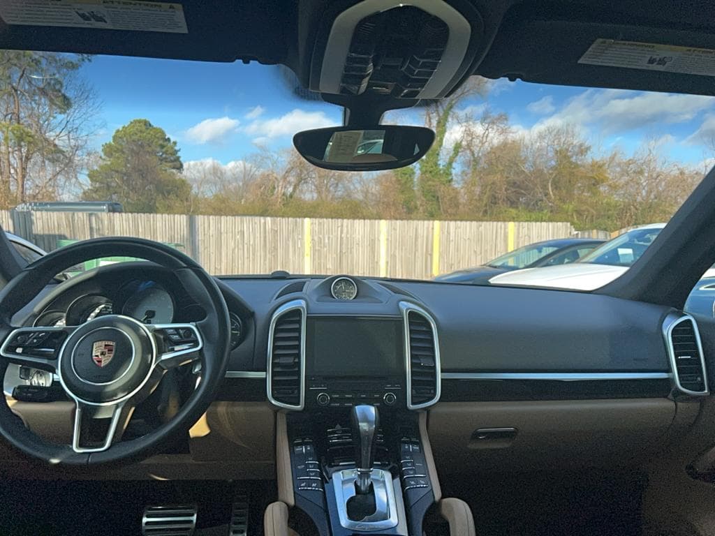 2018 Porsche Cayenne view 15