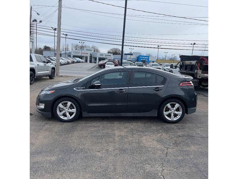 2015 Chevrolet Volt view 2