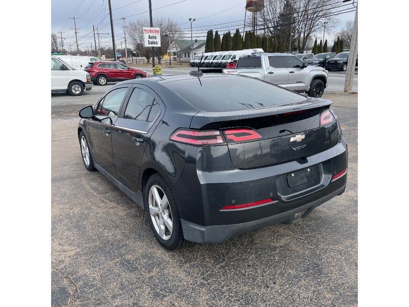 2015 Chevrolet Volt view 3