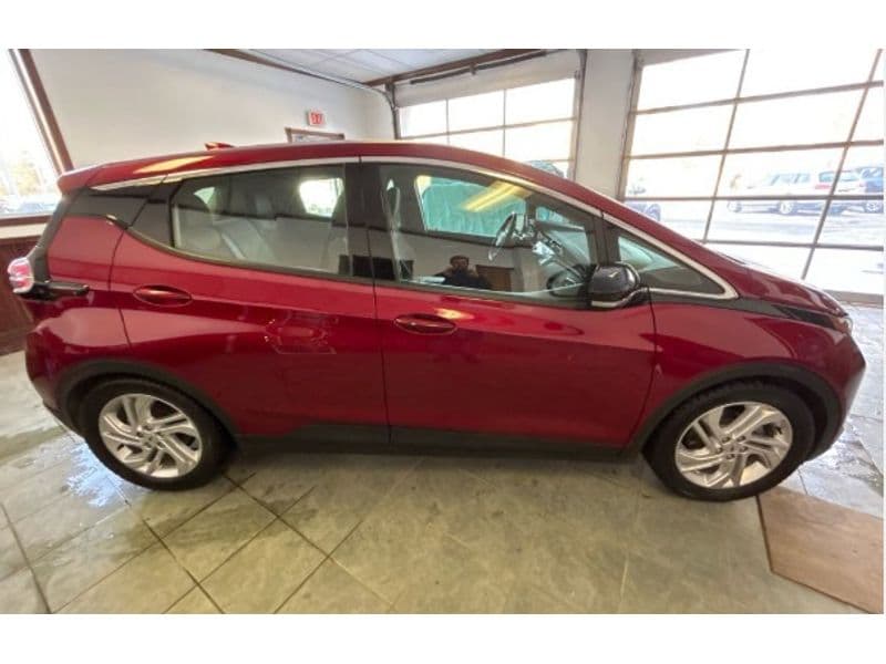 2022 Chevrolet Bolt EV view 7