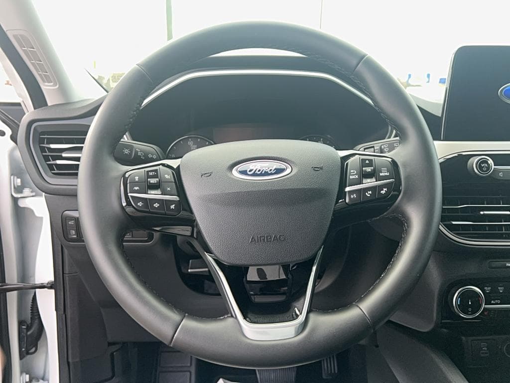 2022 Ford Escape Hybrid view 8