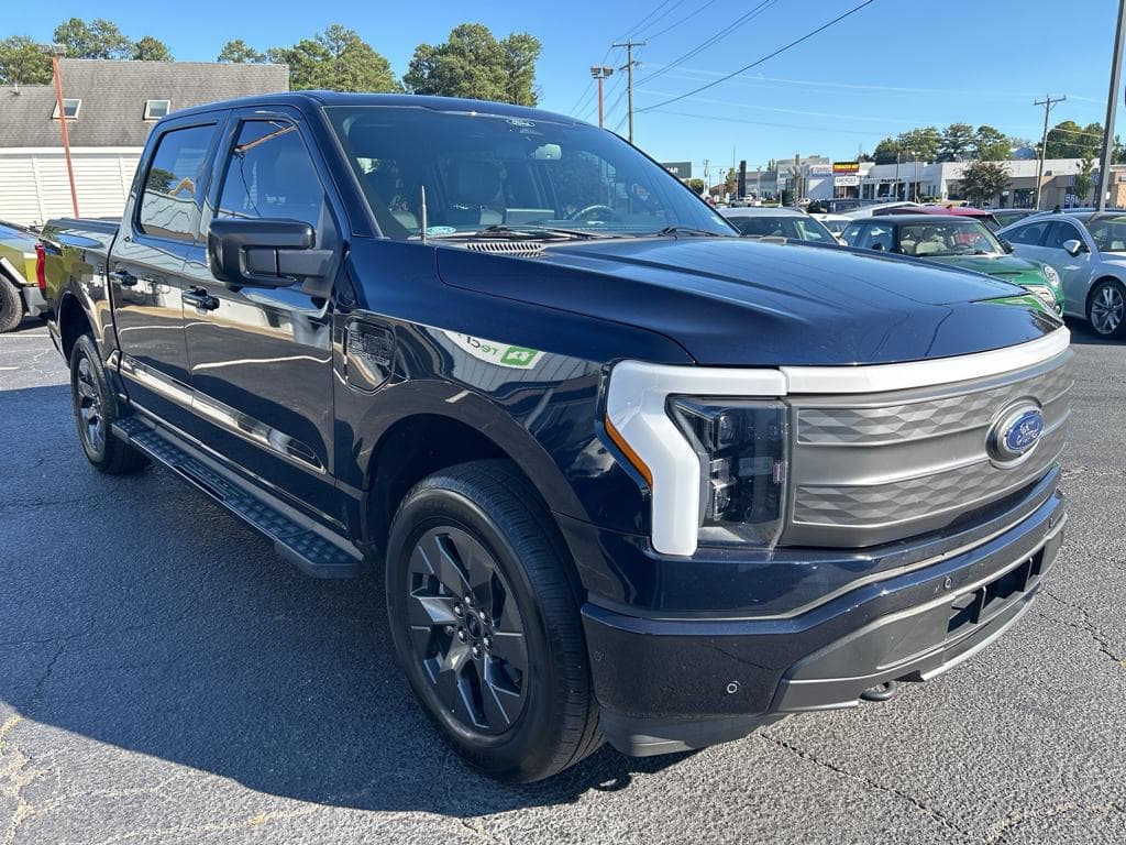 2022 Ford F-150 Lightning view 4