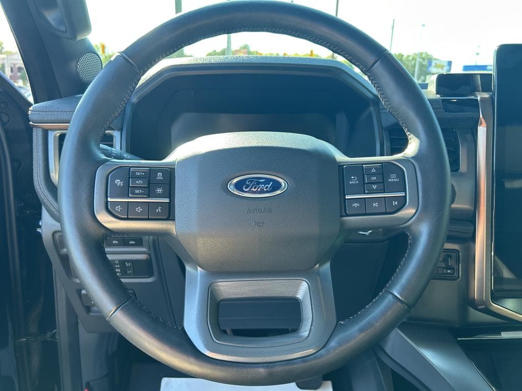 2022 Ford F-150 Lightning view 8