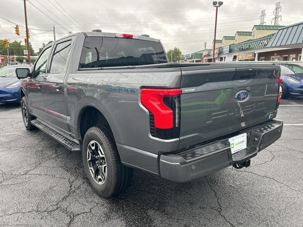 2023 Ford F-150 Lightning view 2