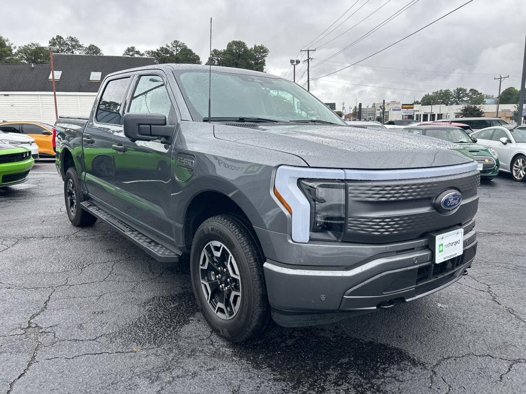 2023 Ford F-150 Lightning view 4