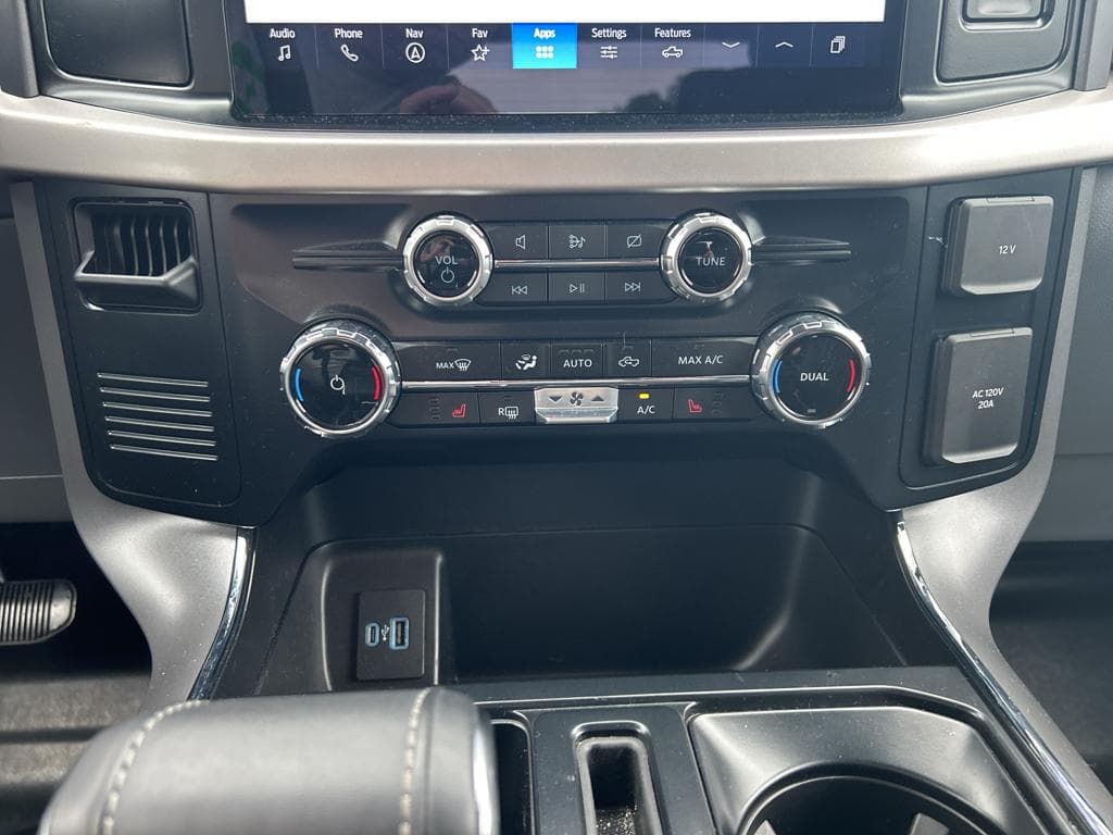 2023 Ford F-150 Lightning view 13