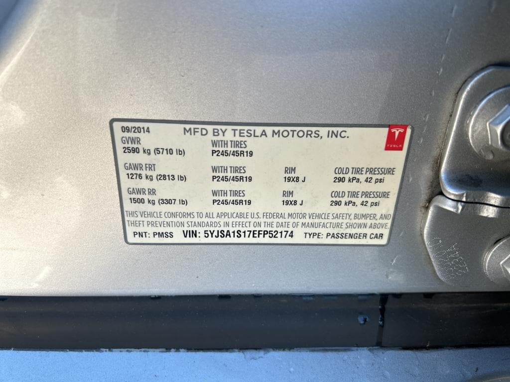 2014 Tesla Model S view 8