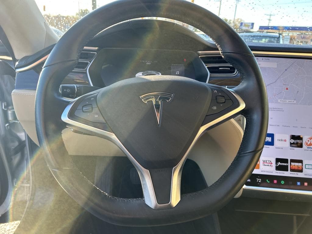 2014 Tesla Model S view 9